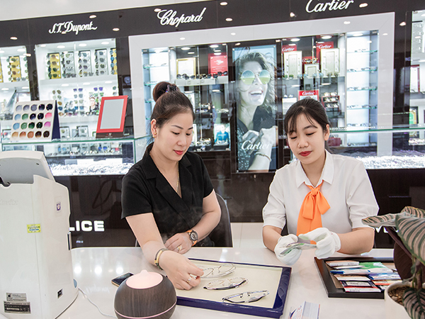 Hot trends các mẫu gọng kính cận dành cho các đấng mày râu đẹp nhất 2020